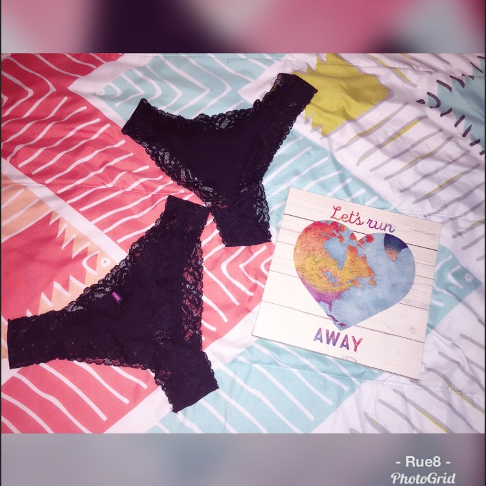 VS Black Lacey Thongs 🖤